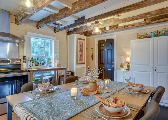 Walk To Beach: Historical Fredericksburg Home